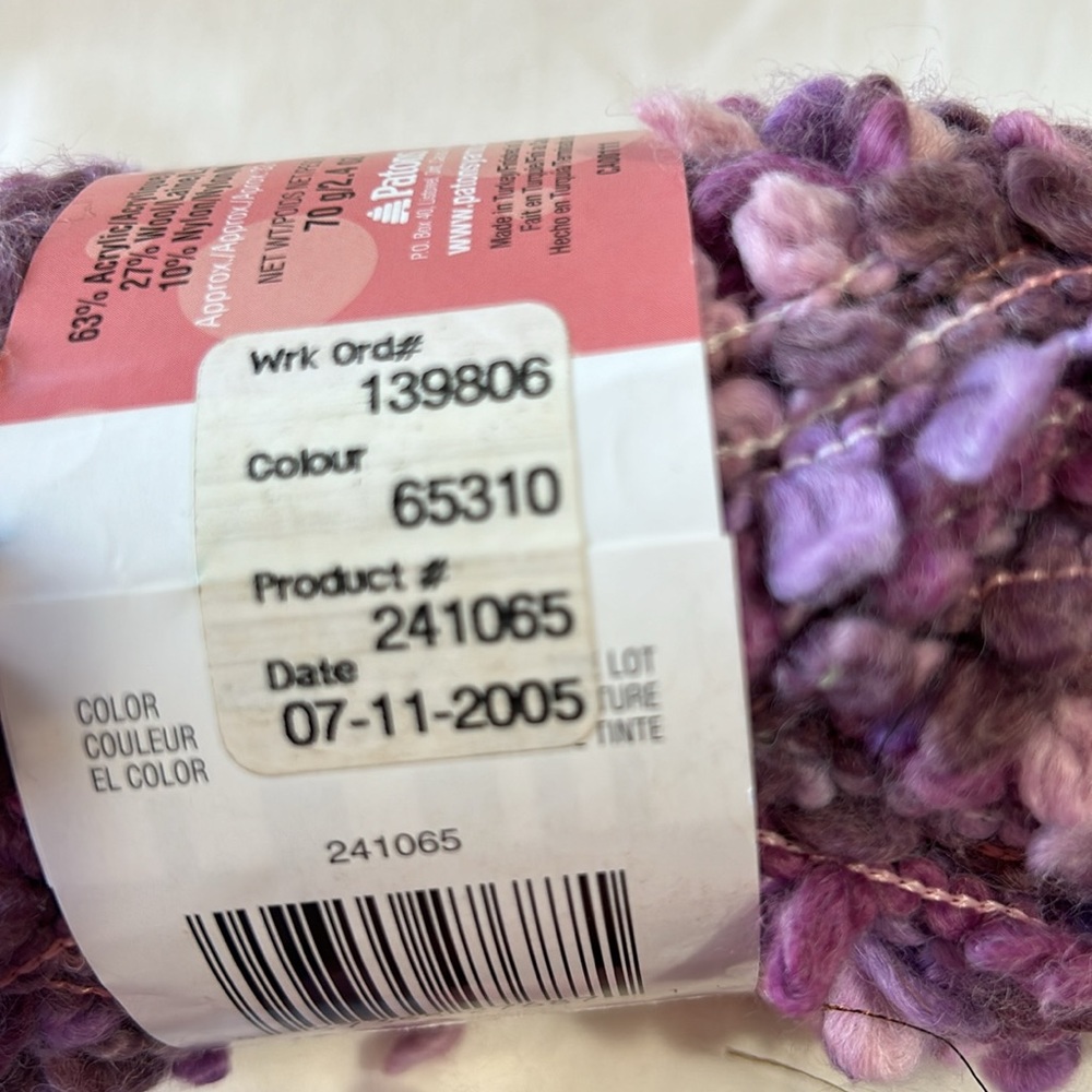 Patons Pooch Fancy Yarn 2 Skeins - Picture 4 of 7
